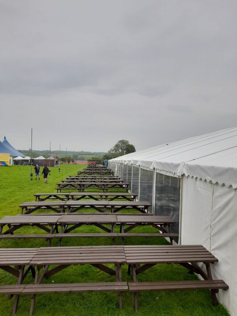 Glastonbudget 2024 clearspan marquee
