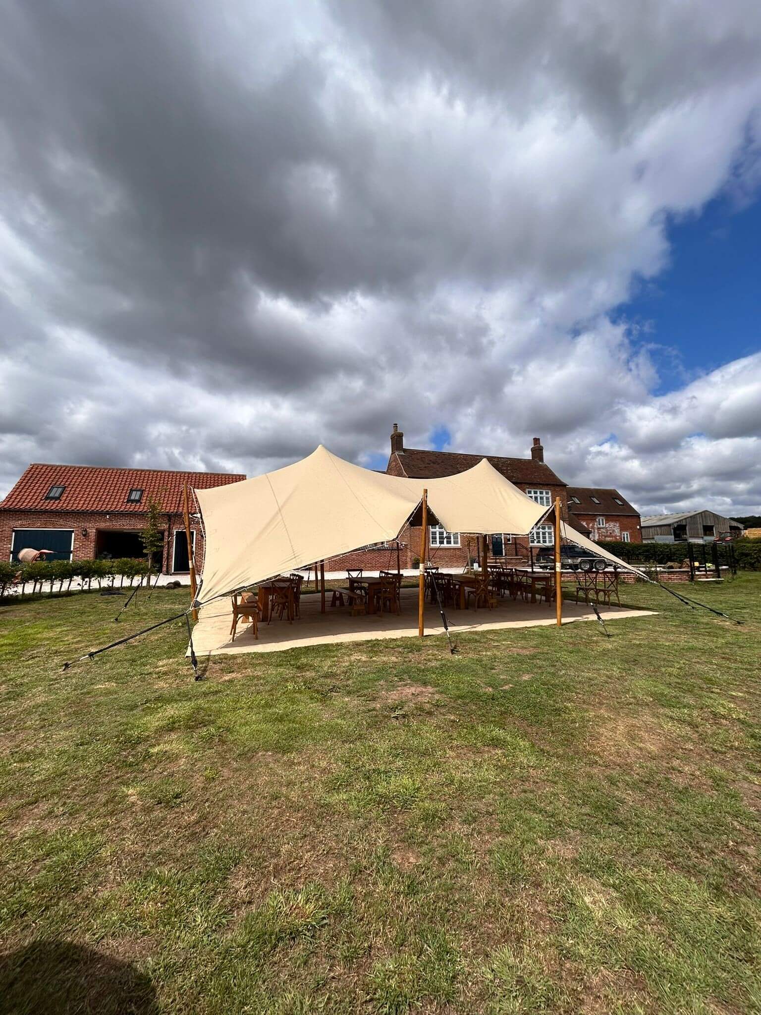Stretch tent
